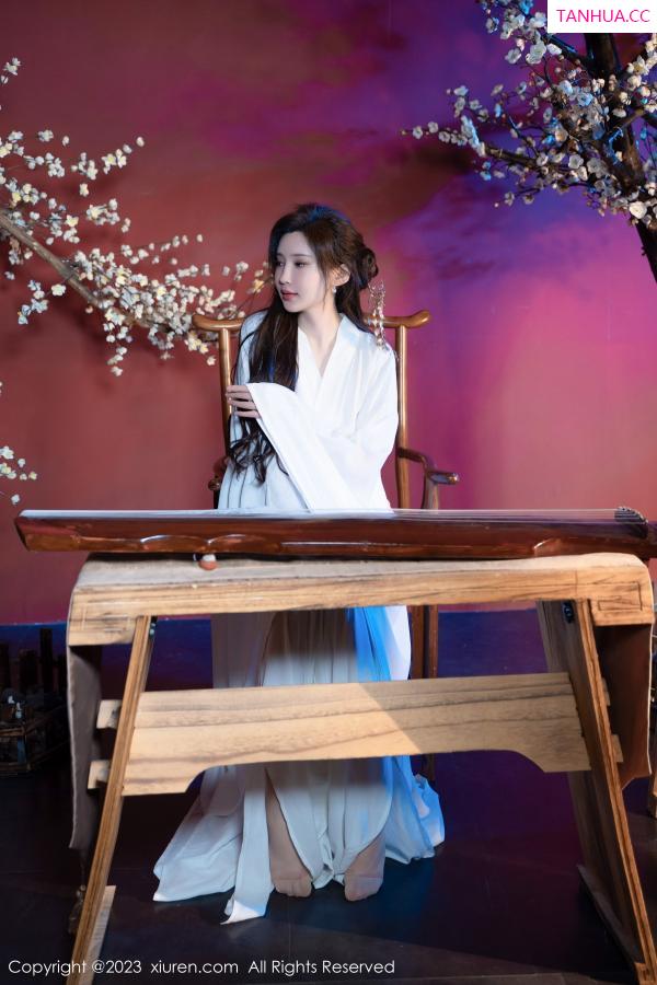 周妍希 奶瓶土肥圆 [XiuRen]高清写真图 2023.11.07 No.7625 Carol周妍希 古风美腿第4张图片